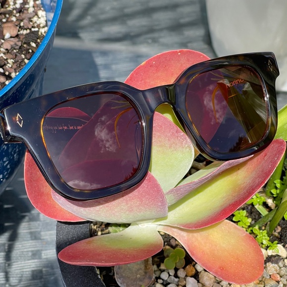 PEACE LOVE WORLD Reflective San Marino Sunglasses Black - Picture 11 of 16